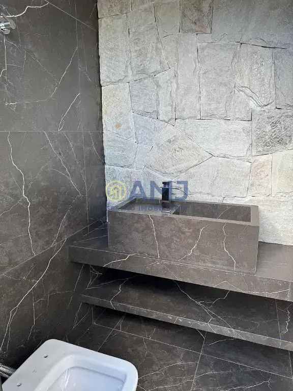 Imagem SOBRADO DE ALTO PADRÃO COM ELEVADOR PRIVATIVO, 4 SUÍTES E PISCINA AQUECIDA - PORTAL DO SOL GARDEN