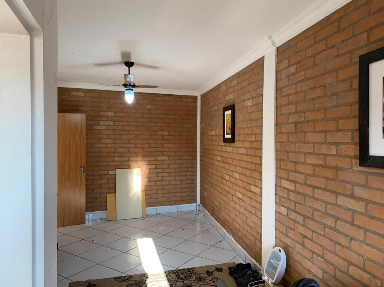Imagem Comercial para Locação 6 Quartos, 3 Suites, 4 Vagas, 400M², Centro, Taubaté - SP