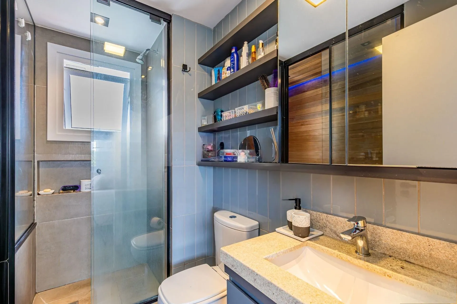 Imagem Apartamento mobiliado e equipado andar alto churrasqueira sol da manhã Lindóia