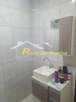 Imagem Vende sobrado com ótima localização no JD Das Palmeiras !