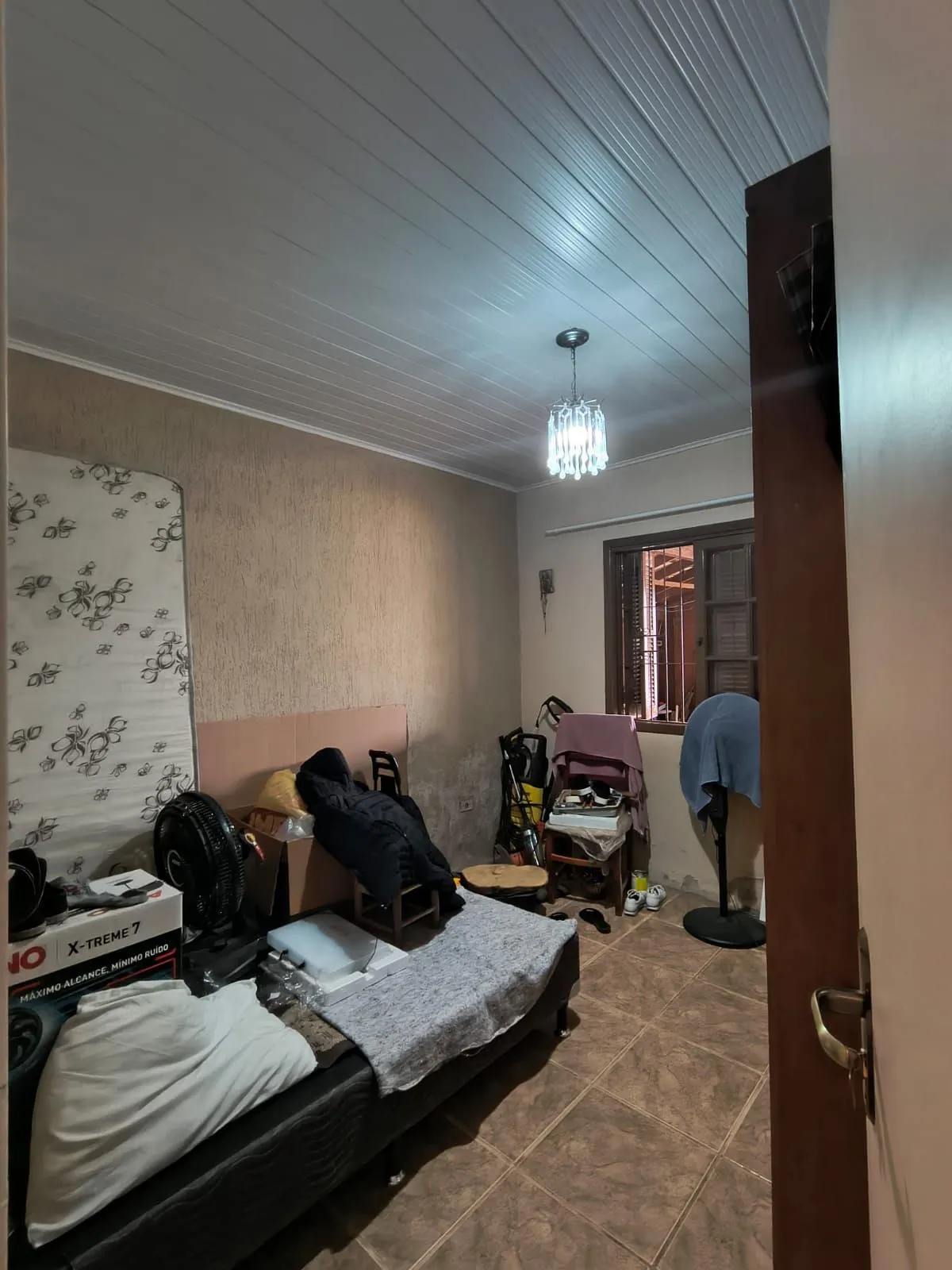 Imagem Casa de esquina com 3 dormitórios no bairro Campo Novo
