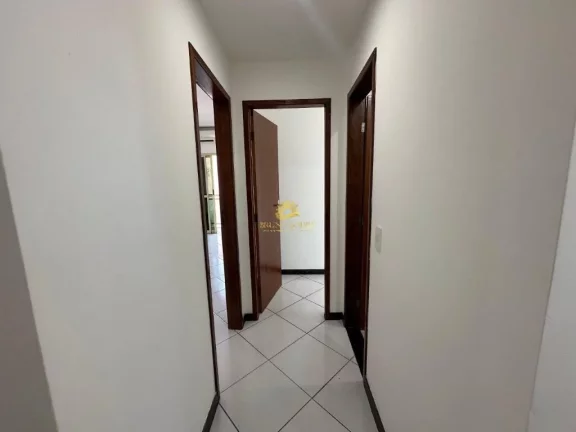 Imagem Descubra a tranquilidade e a conveniência de morar em uma casa duplex charmosa e completa em Guarap...