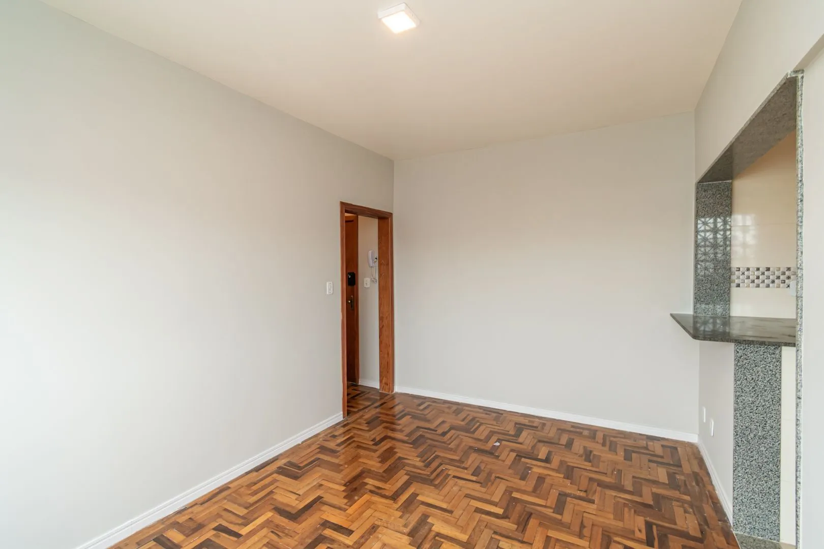 Imagem Apartamento 2 dormitorios, no Menino Deus reformado