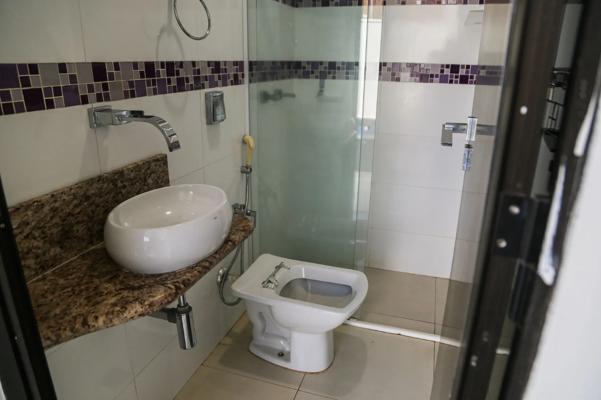 Imagem Sobrado Moderno de Alto Padrão - 5 Qts (2 Suítes), piscina.