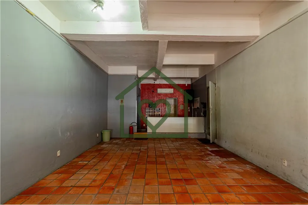 Imagem Na parte térrea tem loja com estacionamento e recepção. Salas para escritório, cozinha, 2 banhei...