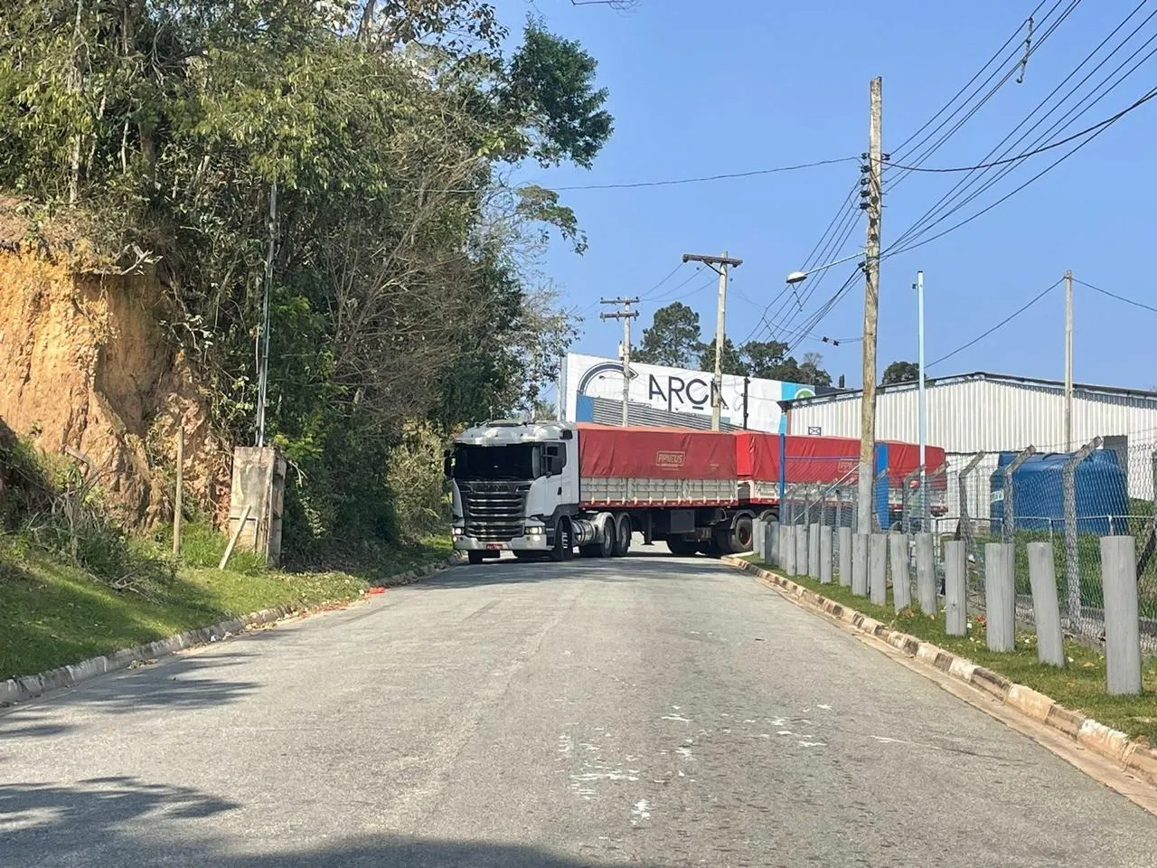 Imagem Condomínio Logístico Empresarial KM43: Sua Solução Perfeita para Operações de Grande Escala