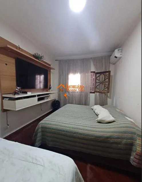 Imagem Sobrado com 3 dormitórios à venda, 300 m² por R$ 850.000,00 - Jardim Rosana - Guarulhos/SP
