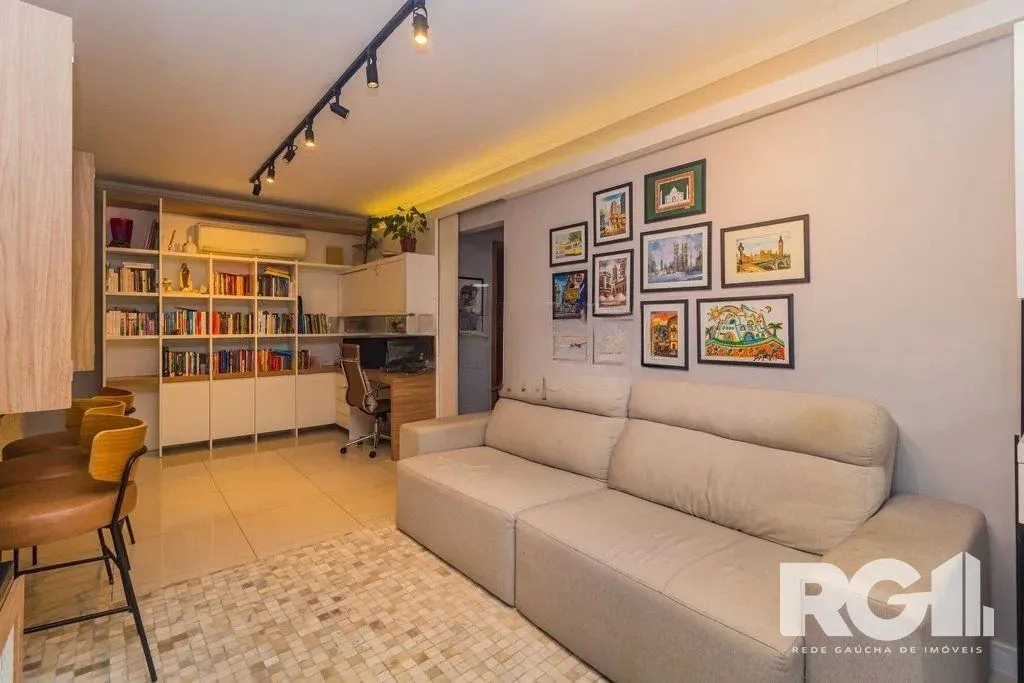 Imagem Apartamento com 94m², 3 quartos, 1 suíte, 2 vagas, no bairro Cristo Redentor em Porto Alegre..