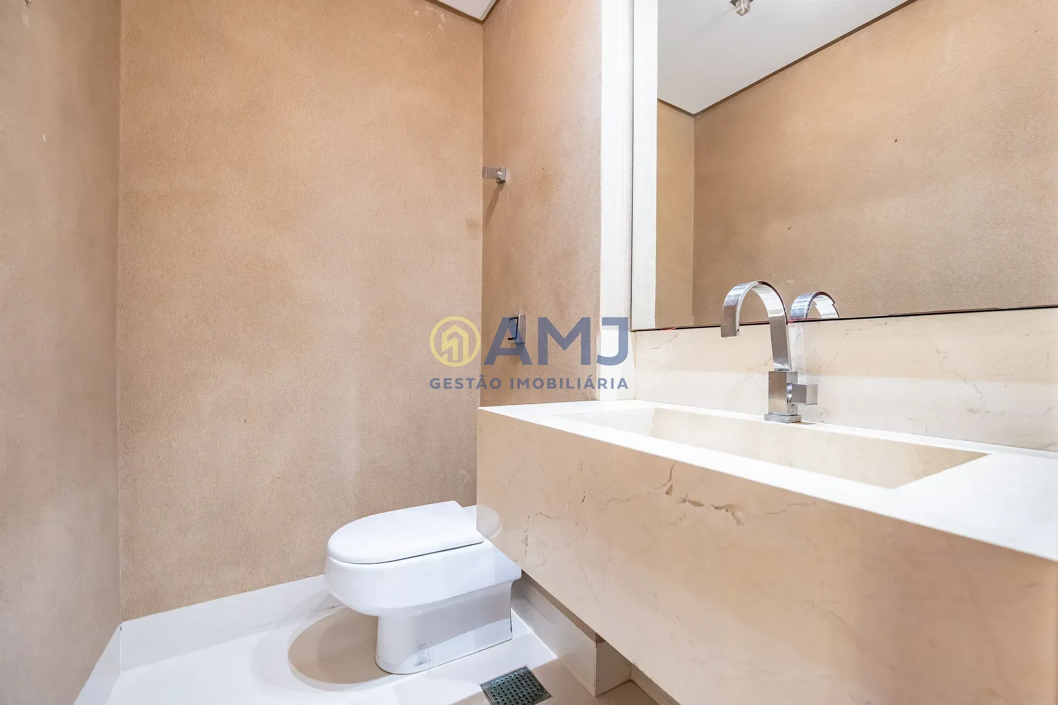 Imagem Apartamento reformado à venda no Setor Bueno - Renoir