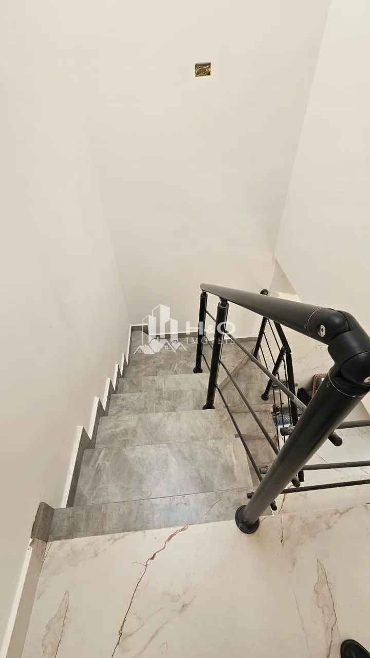 Imagem Sobrado à Venda com 2 Dormitórios, 2 Vagas e Quintal - 90m² - R$ 479.000 - Vila Campanela