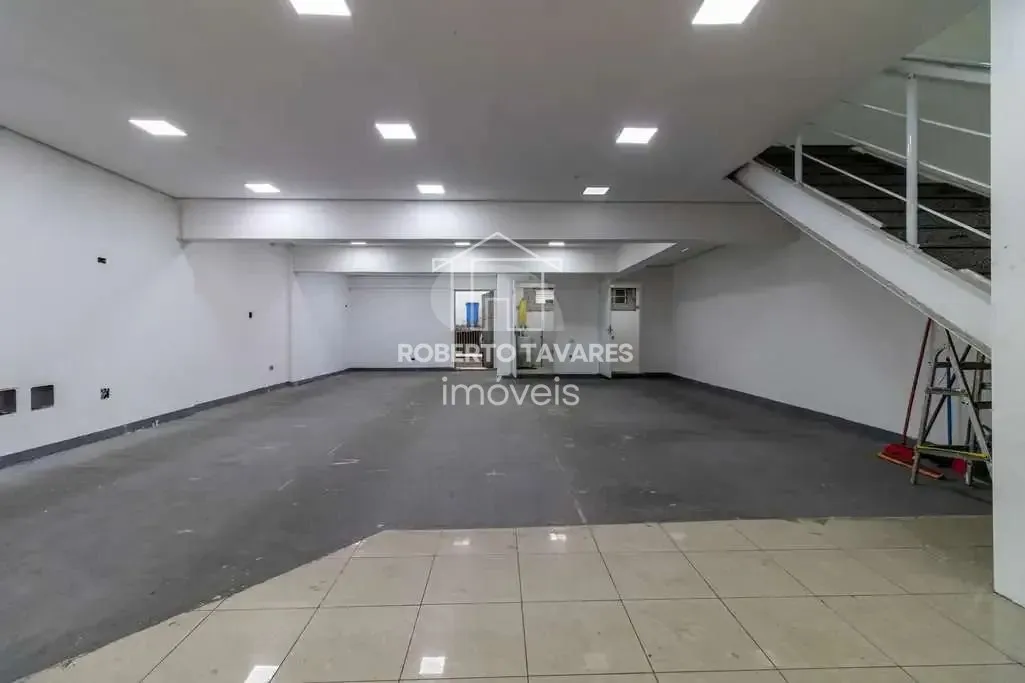 Imagem Prédio com 946,05 M² contendo terreno de 8,10 de largura x 44m de profundidade. Excelente localização, entre duas estações de metrô - Estação Marechal Deodoro e Santa Cecilia.