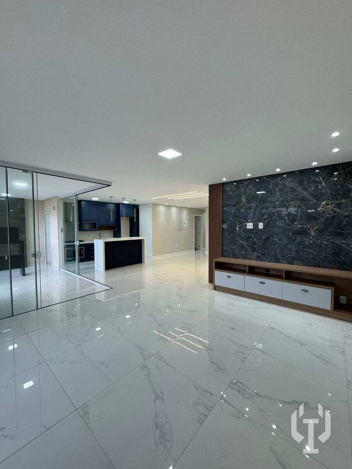Foto do imóvel Amplo apto pronto em 100x direto com a construtora, semi mobiliado com 3 suítes e lazer completo
