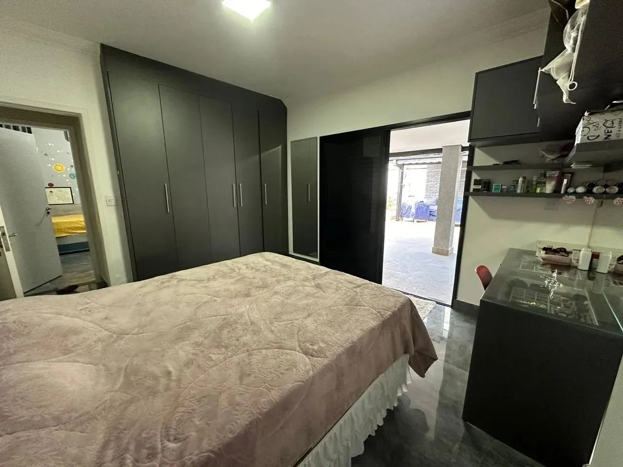 Imagem Casa Semi Mobiliada no Ibiti do Paço - 310m² Construídos, 3 Suítes e Piscina