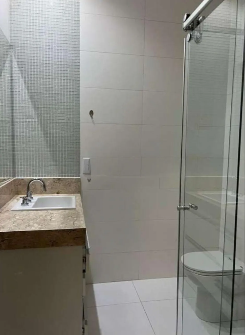 Imagem Excelente oportunidade de locação: Casa em condomínio de 3 quartos, 3 suítes, 4 salas, 4 vagas na cidade de Sorocaba-SP, bairro Iporanga