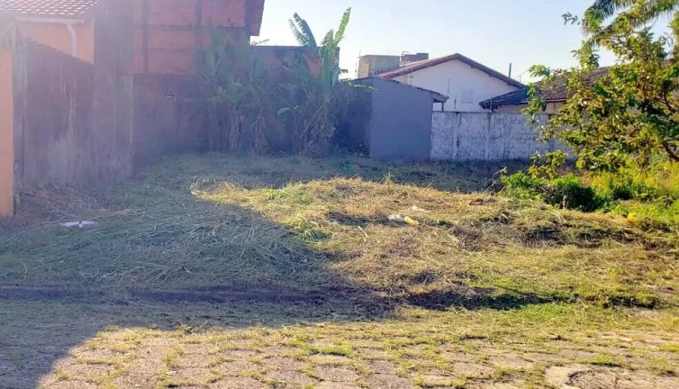 Imagem TERRENO POR BOM PREÇO EM LOCAL COM TODOS OS SERVIÇOS PÚBLICOS
