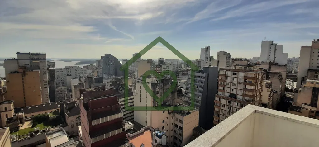 Imagem Lindo apartamento no último andar do prédio e na parte mais alta do Centro Histórico. 
 
Imóvel ...