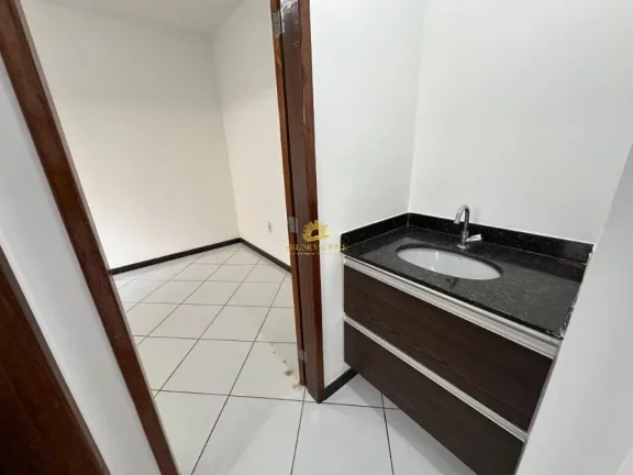 Imagem Descubra a tranquilidade e a conveniência de morar em uma casa duplex charmosa e completa em Guarap...