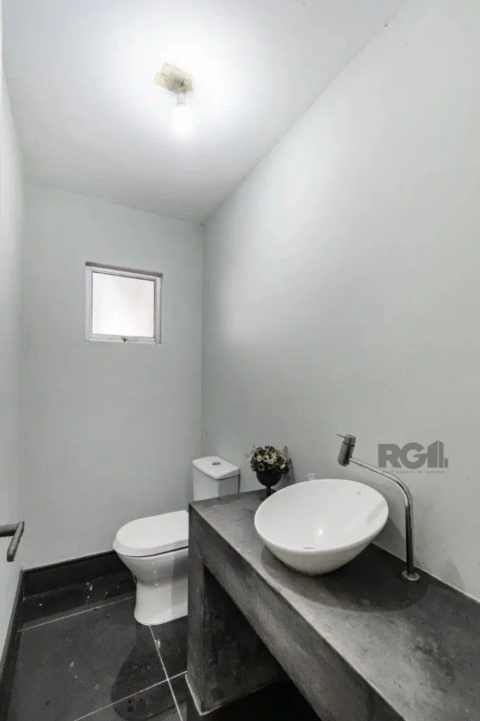 Imagem Casa com 3 dormitórios no bairro Passo das Pedras