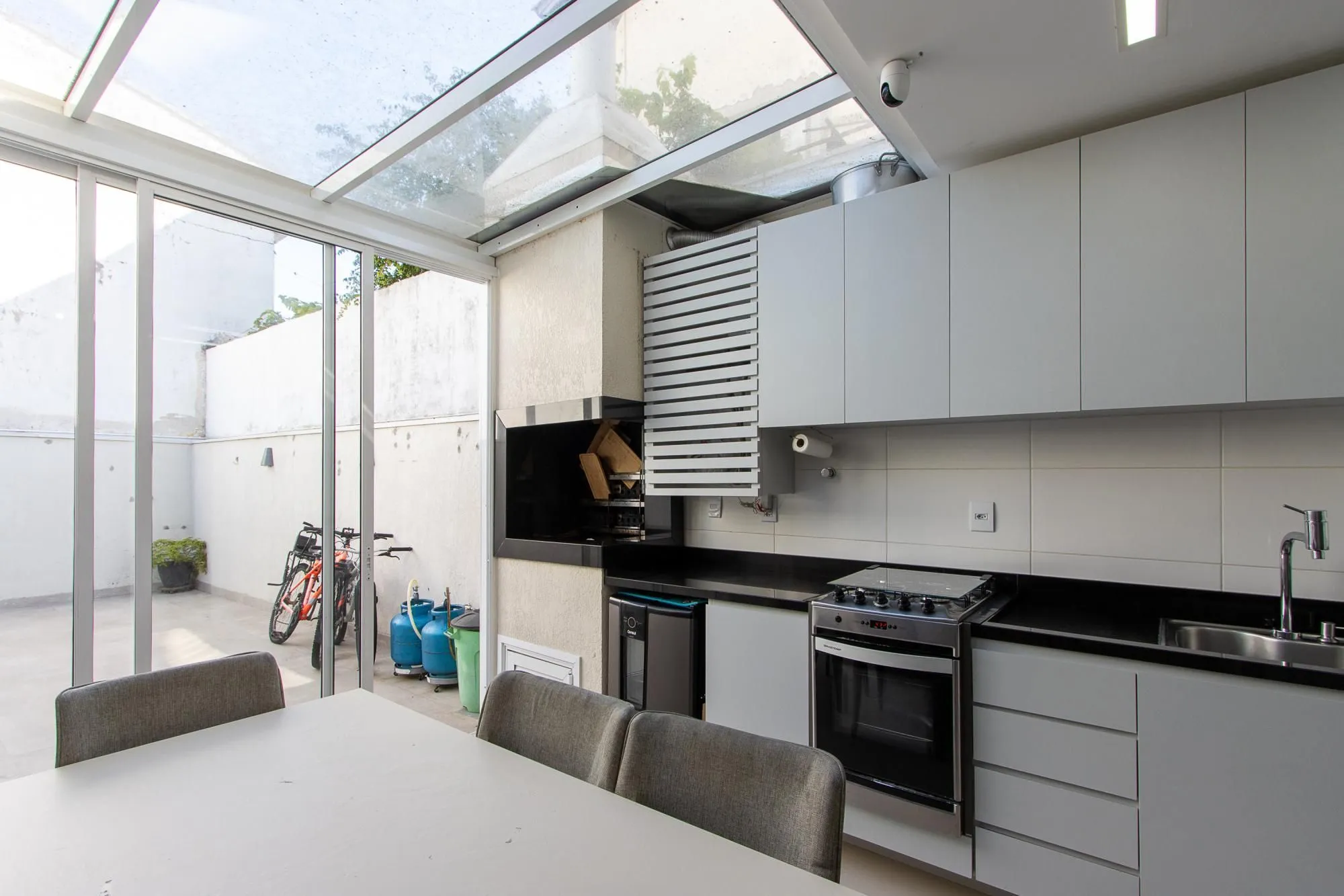 Imagem Ótima casa com 3dormitórios 1 suite no bairro Tristeza