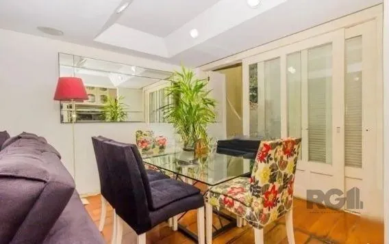 Imagem Casa com 7 Quartos e 6 vagas à Venda, 470 m² no Bairro Petrópolis