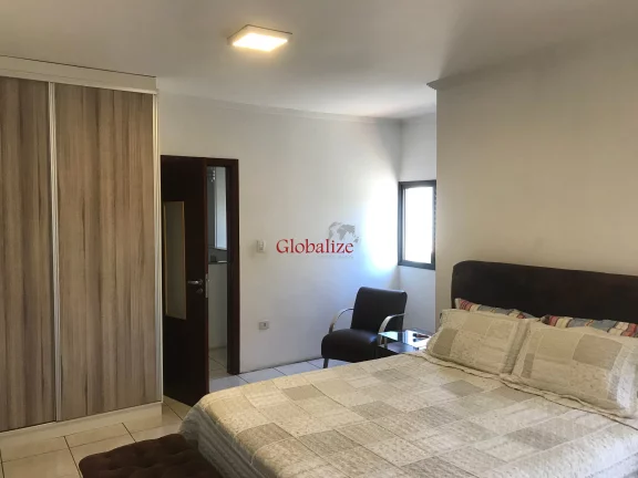 Imagem SOBRADO, 4 QUARTOS, 3 SUÍTES, 1 QUATRO DE EMPREGADA COM BANHEIRO, GARAGEM COBERTA, PISCINA E CHURRASQUEIRA