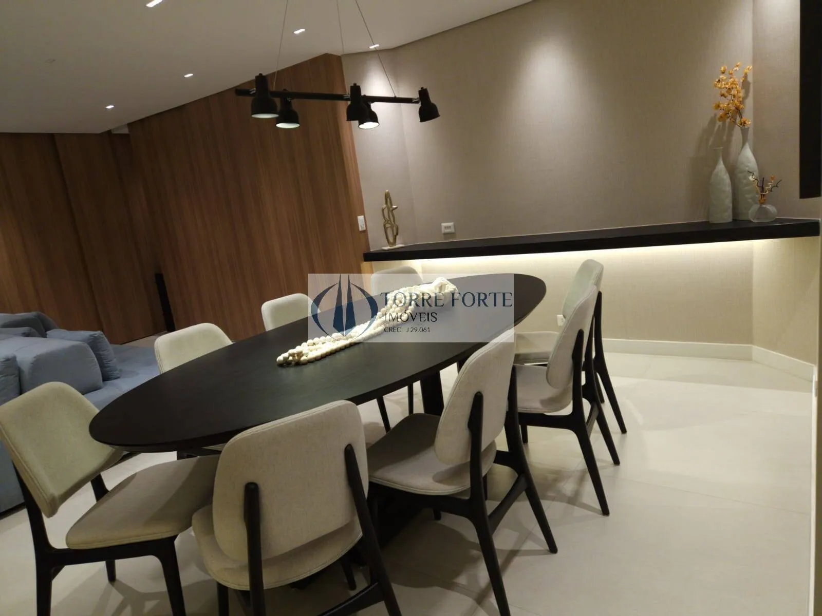 Imagem Excelente apartamento, 170 m² 3 dormitórios sendo 1 suíte máster com closet