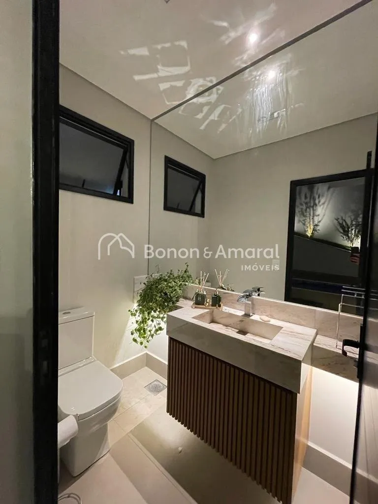 Imagem Casa Mobiliada à Venda em Valinhos - 3 Suítes, Piscina Aquecida e Espaço Gourmet em Condomínio Fechado
