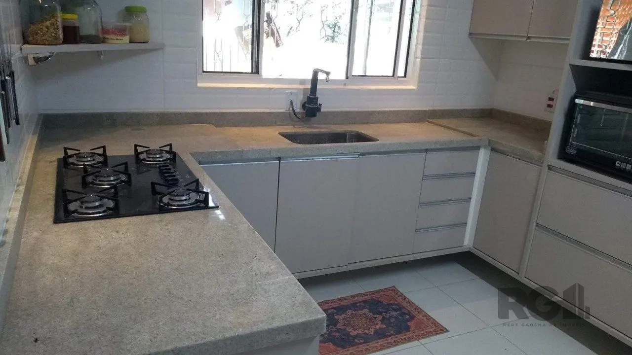 Imagem Casa com 3 quartos, no Bairro Ipanema - Porto Alegre/RS.