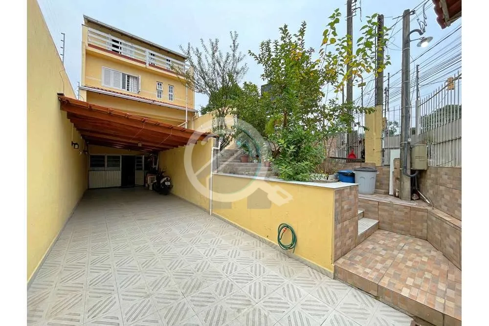 Imagem Excelente casa residencial localizada em um dos bairros mais centralizados da cidade de Porto Alegre...
