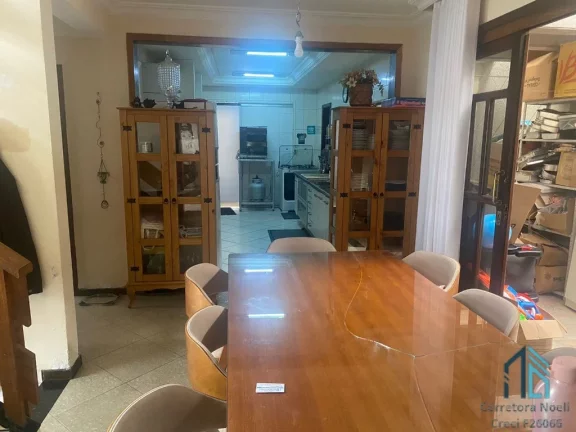 Imagem Sobrado 04 quartos c/ suíte de esquina três pavimentos, ótima localização região tranquila no Hauer, Curitiba. PR