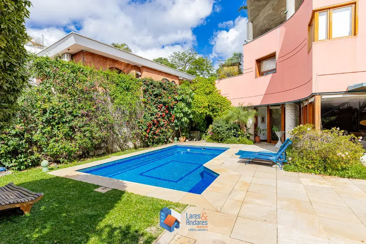 Imagem Sobrado para venda em Jardim Luzitânia com 4 quartos, sendo 3 suítes, 546m²