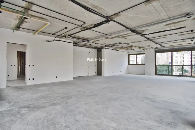 Imagem Apartamento à venda na Vila Nova Conceição com 4 suítes, 5 banheiros, 4 vagas.