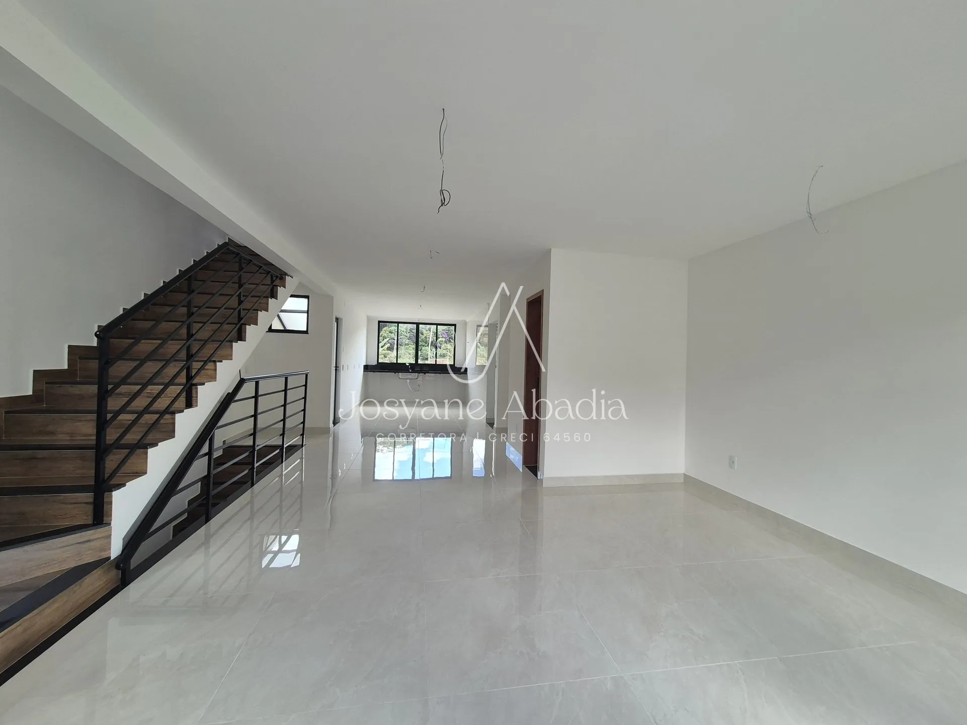 Casa Nova à Venda no Bairro Aeroporto em Juiz de Fora | 3 Quartos, Suíte e Alto Padrão