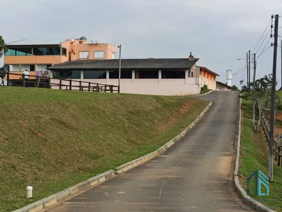 Imagem Sítio/Haras com 52,00 área e 3.000m² área construída, Barracões, 6 casas de funcionários, 29 cocheiras, em Tijucas do Sul - PR