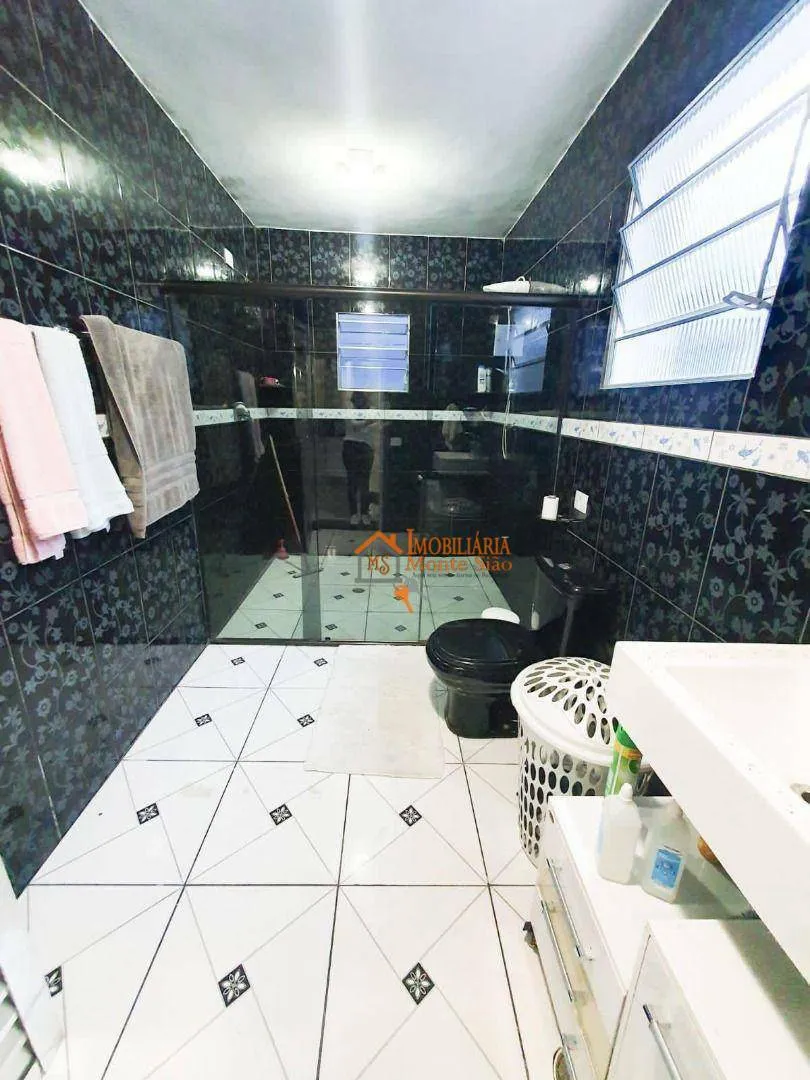 Imagem Sobrado com 3 dormitórios à venda, 360 m² por R$ 550.000,00 - Água Chata - Guarulhos/SP