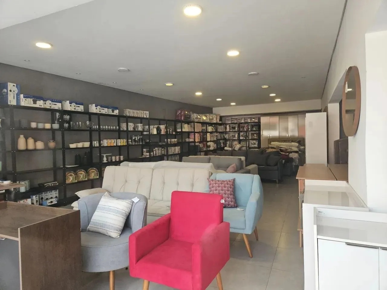 Imagem Salão comercial à venda em Sorocaba-SP: 1 sala, 1 banheiro, 3 vagas, 170m² no Quintais do Imperador
