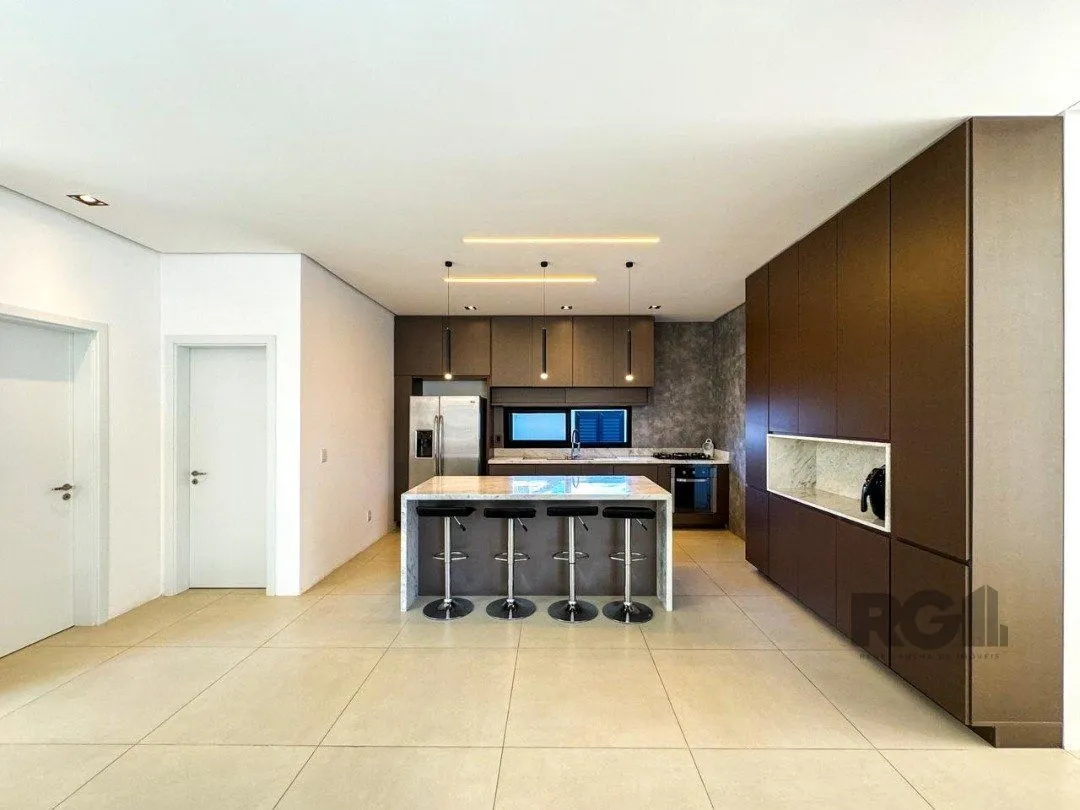 Imagem Casa Condominio para Venda - 340m², 4 dormitórios, sendo 4 suites, 4 vagas - Alphaville