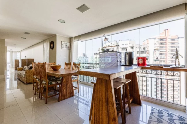 Imagem Excelente apartamento com 400m² no Morumbi, living super espaçoso integrado ao home theater e à s...