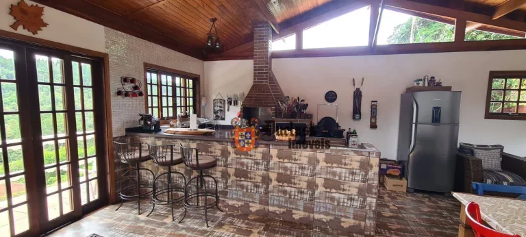Imagem Chácara com 4 dormitórios à venda, 1000 m² por R$ 950.000,00 - Clube de Campo Vale do Sol - Campos do Jordão/SP