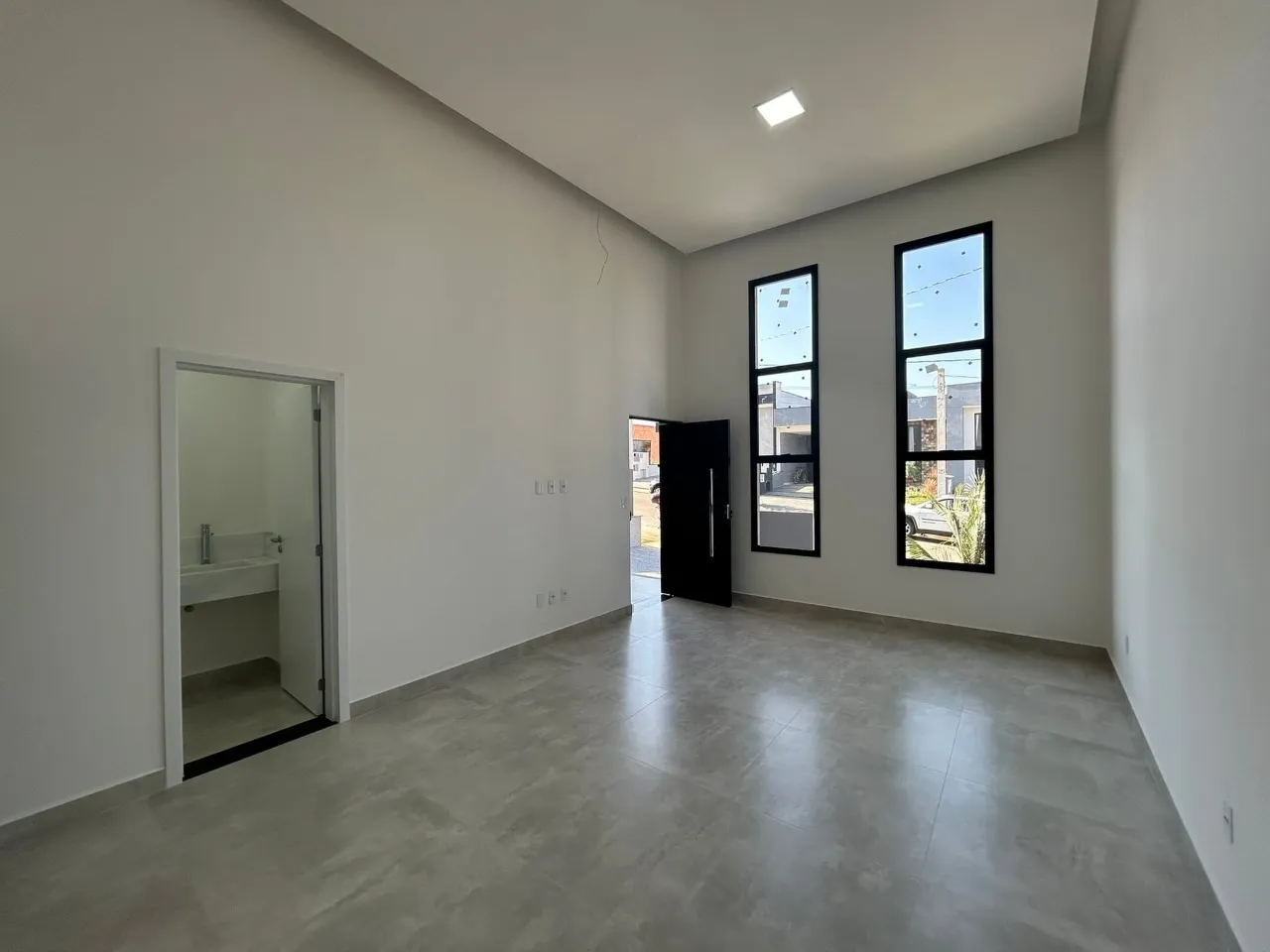 Imagem Imperdível! Casa em condomínio à venda em Sorocaba-SP, bairro Wanel Ville, 3 quartos, 3 suítes, 1 sala, 4 banheiros, 2 vagas, 132m².