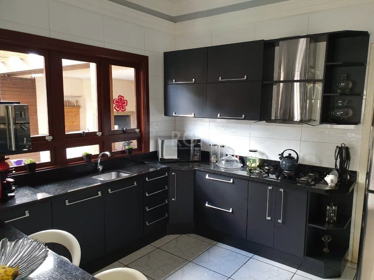 Imagem Casa para Venda - 272m², 3 dormitórios, sendo 1 suítes, 2 vagas - Hípica
