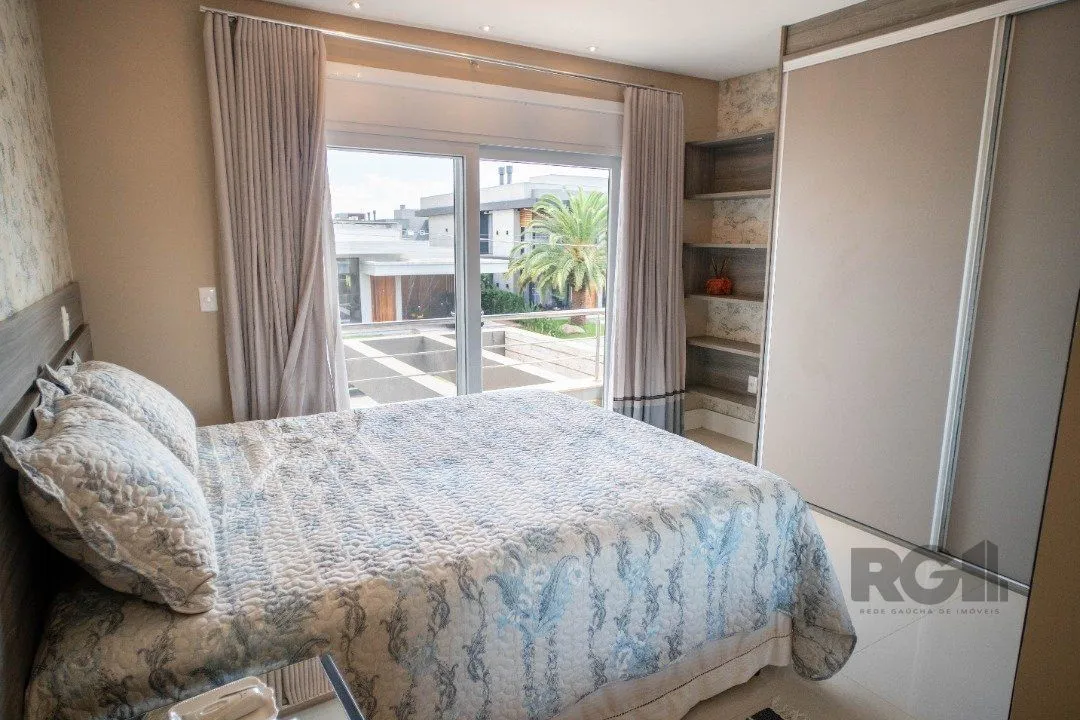 Imagem Oportunidade Única! Casa em Condomínio à Beira do Lago com 4 Suítes, sendo uma Térrea e uma Suíte Master Espetacular!