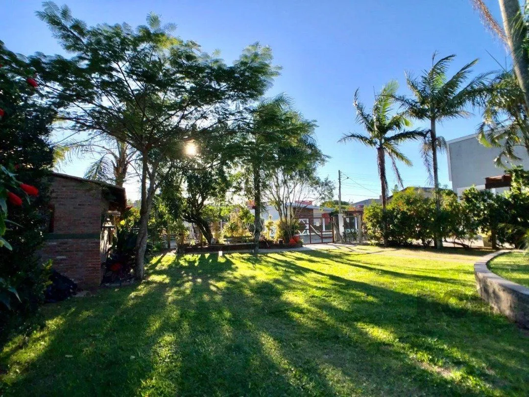 Imagem EM ATLÂNTIDA, CASA COM 1140m², 320 m² DE ÁREA PRIVADA, 3 DORMS (1 SUÍTE)
