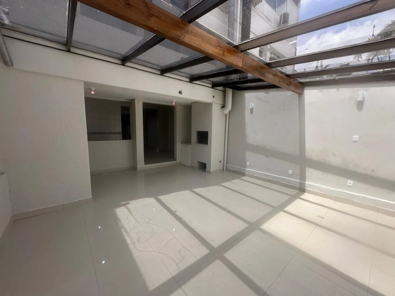 Imagem Vende-se casa com 4 suítes, 184m² e 4 vagas - Chácara das Pedras