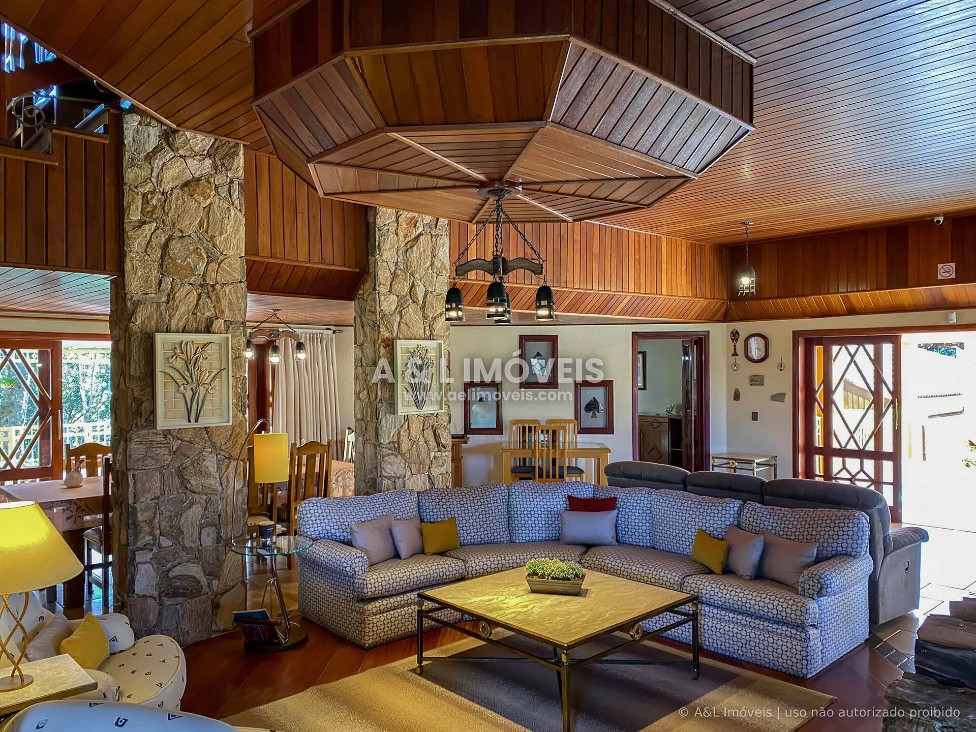 Imagem Casa em Campos do Jordão | 686 m², 6 Suítes com Lareira e Mirante 360°