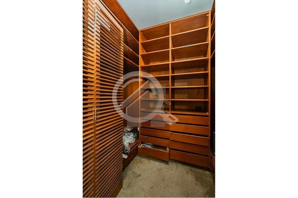 Imagem Excelente Oportunidade para Reforma Amplo apartamento de 232m² localizado na Rua João Abott, no ba...