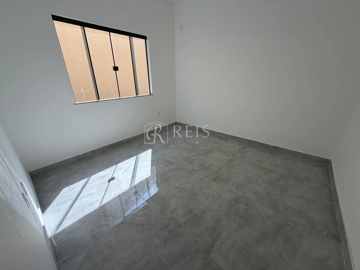 Imagem Casa para Venda em Rio das Ostras, Jardim Mariléa, 3 dormitórios, 1 suíte, 3 banheiros, 2 vagas