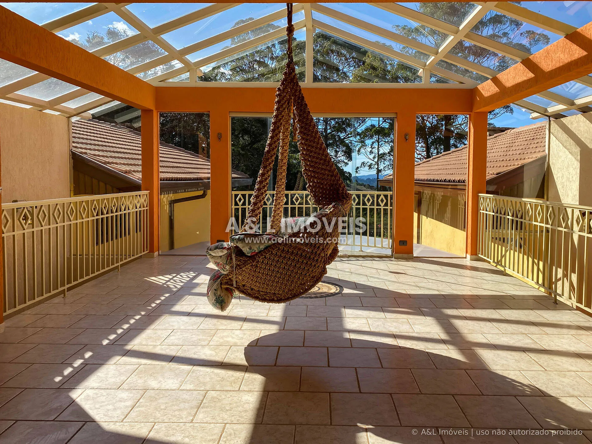 Imagem Casa em Campos do Jordão | 686 m², 6 Suítes com Lareira e Mirante 360°