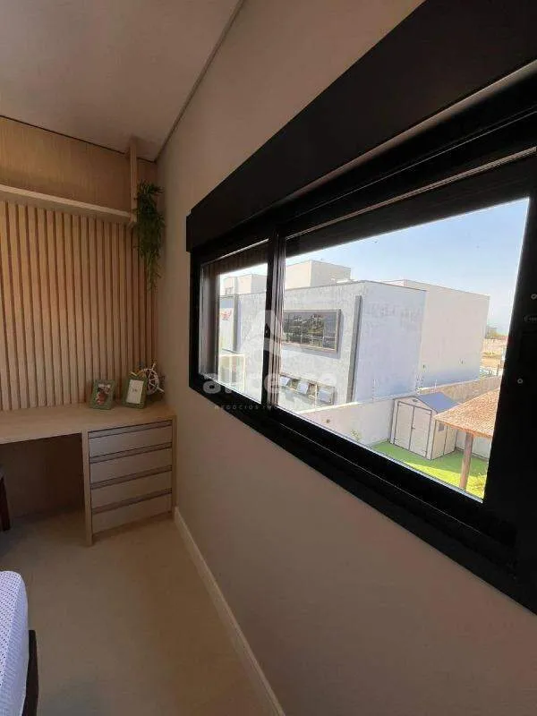 Imagem Casa Alto Padrão à Venda - 3 Dormitórios I 1 Suíte I 200m da Praia I Mobiliada - na Pinheira, Palhoça -S.C.