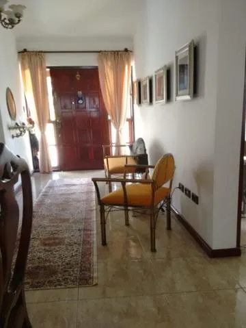 Imagem VENDA CASA ARUJÁ Excelente imóvel localizado no bairro Arujamérica com área total de 187 m² e área construída 100 m², com 3 dormitório. CONSULTE-NOS